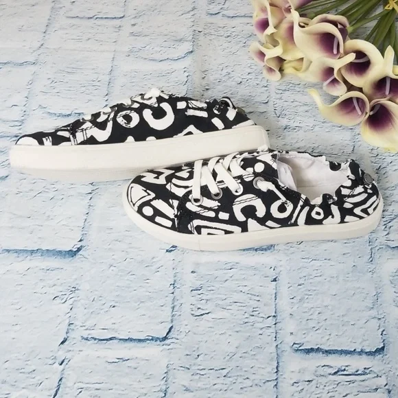 NWT Steve Madden Lace Up Elastic Back Jane Shoes - Picture 4 of 6